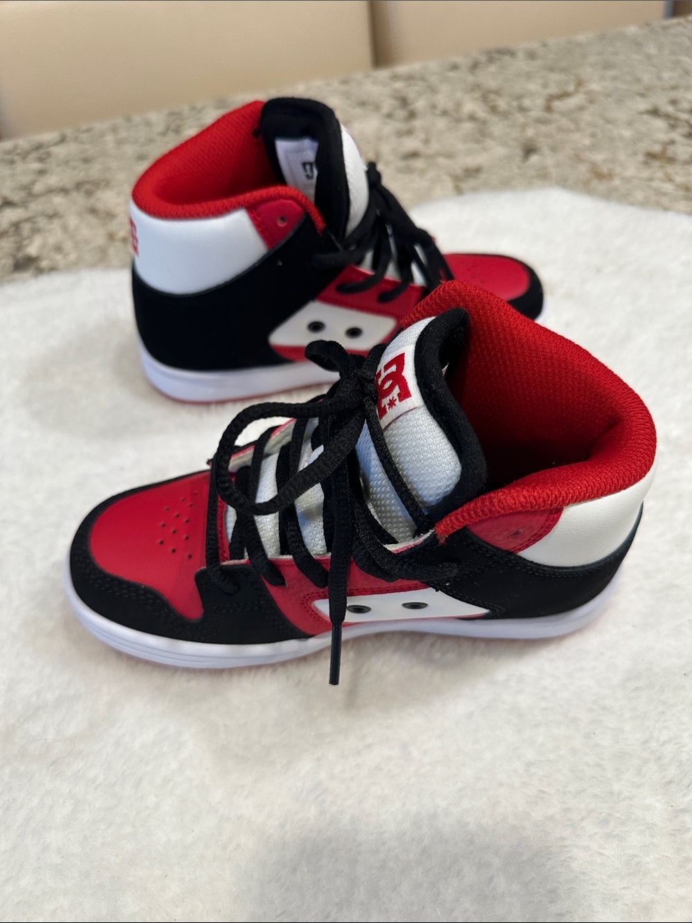 Nwob. Kids DC shoes
